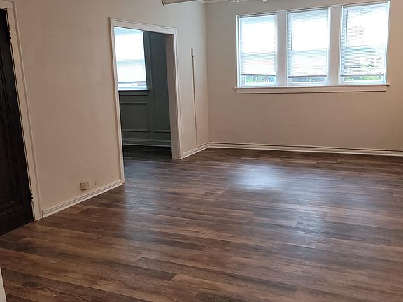 2nd image of 4922 W Cuyler Ave #B