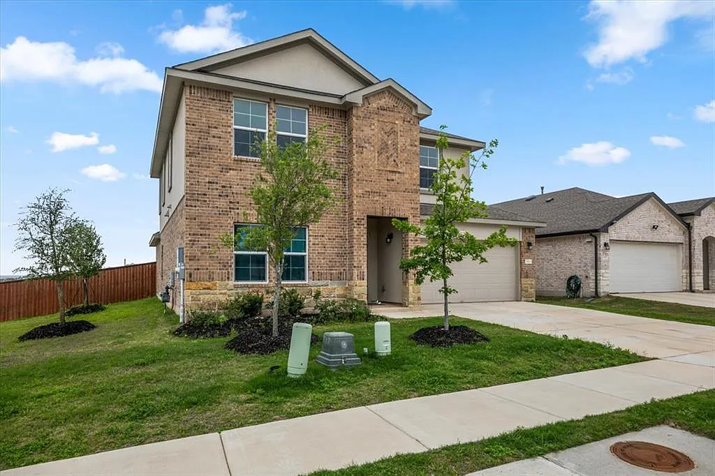 5 bed, 2845 sqft, $2,695 — Photo 3