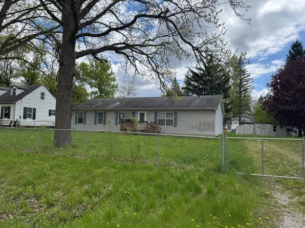3231 W Hobson Ave, Flint, MI 48504