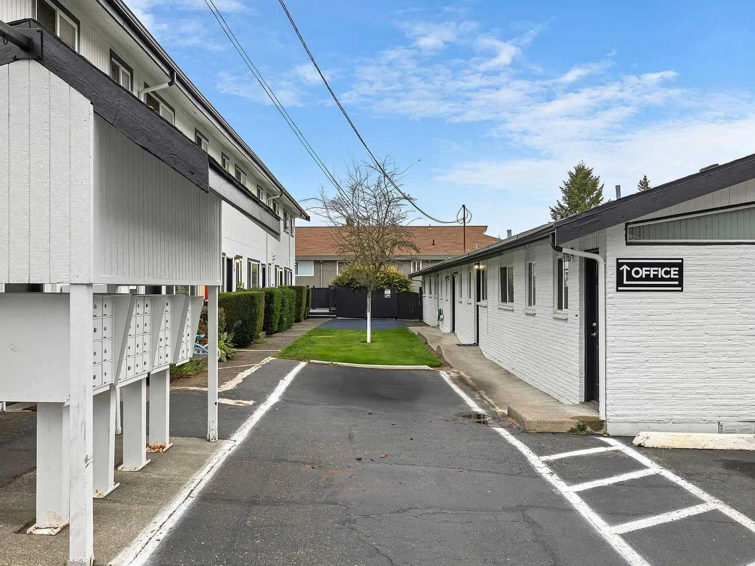 Manhattan Apartments - Normandy Park — Photo 3