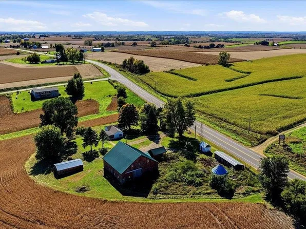 440 State Road 80, Hazel Green, WI 53811
