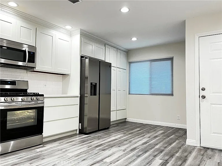 7631 Amazon Dr — Photo 3