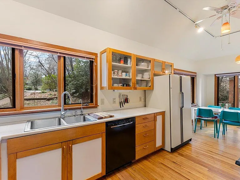 108 Campbell Ln — Photo 30