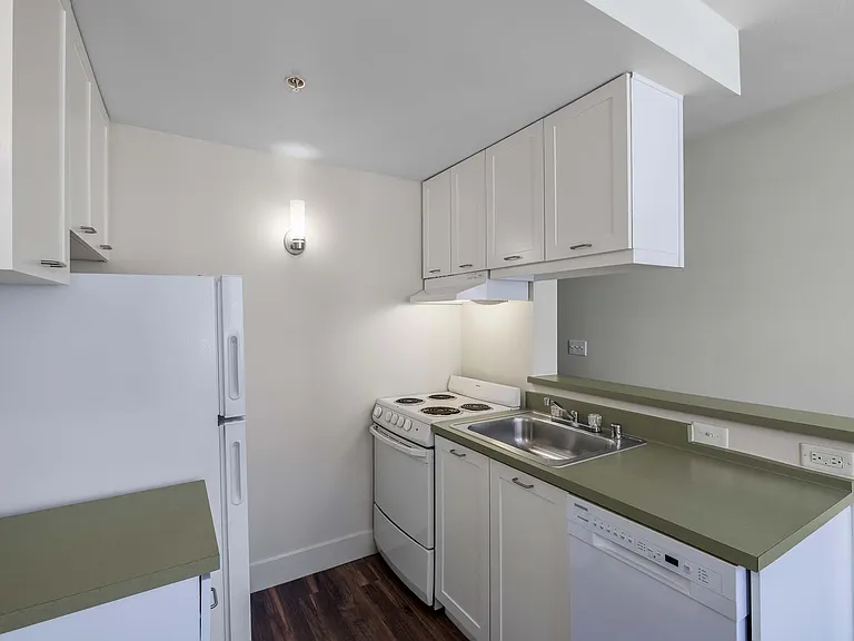 Quintessa Apartments — Photo 16