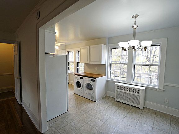4th image of 204 Burns St #2