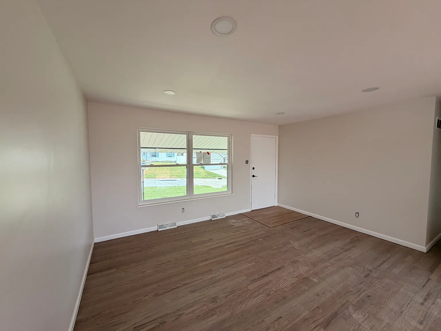 4 bed, 1.5 bath, 1080 sqft, $2,150 — Photo 3
