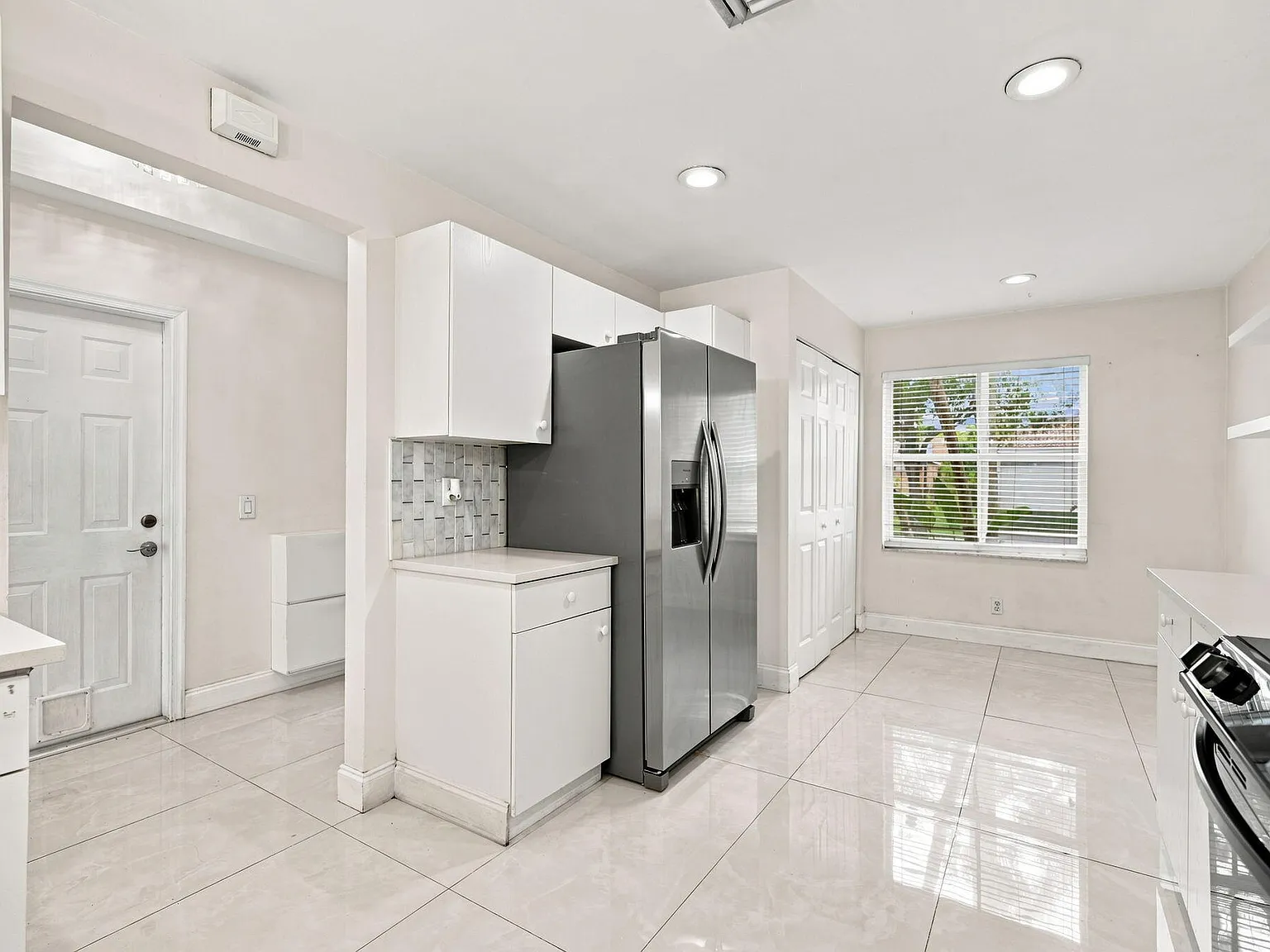 3 bed, 2.0 bath, 1577 sqft, $3,750 — Photo 4