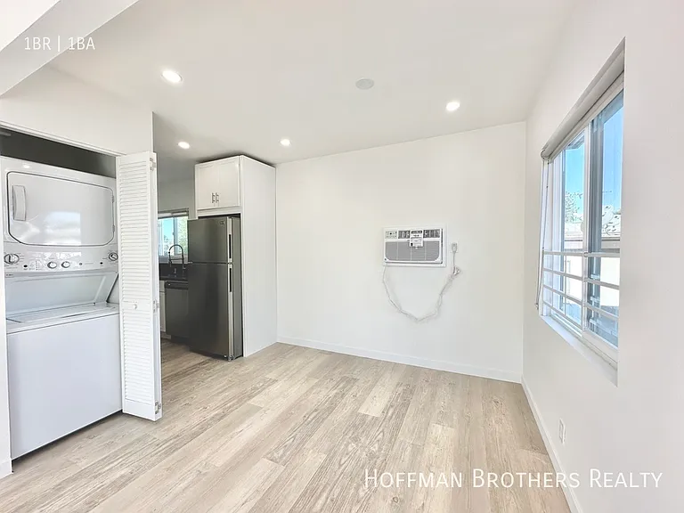 2433 W Avenue 33 #1/2 — Photo 2
