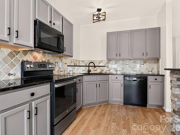 3rd image of 12028 Stratfield Place Cir