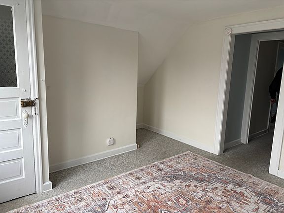 3rd image of 2679 Hampshire Rd #3