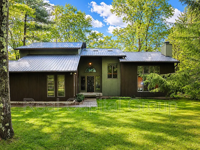 98 Beaver Dam Rd — Photo 1