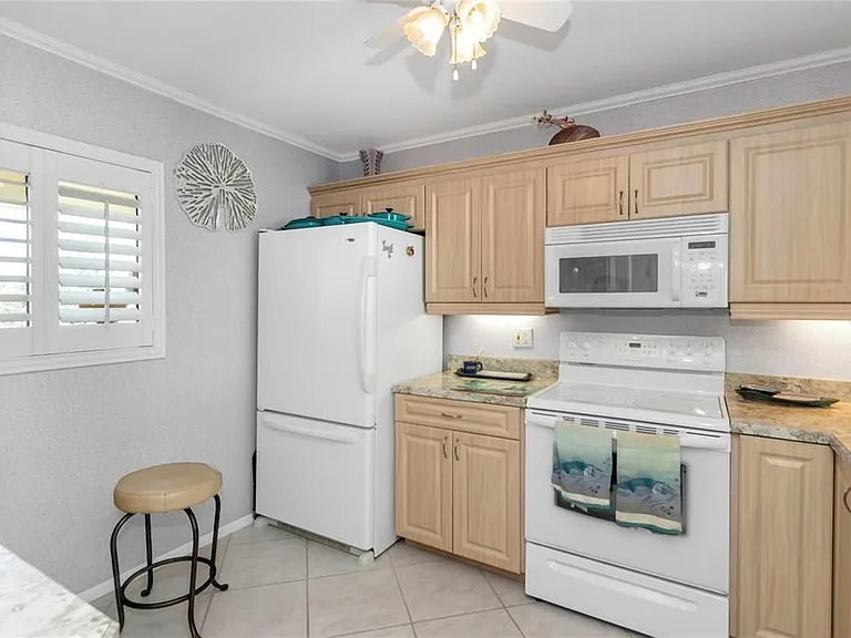 868 Bayway Blvd #312 — Photo 16