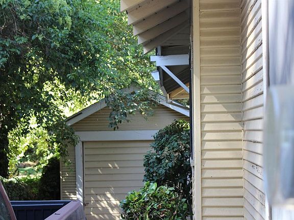 4th image of 142 S Lincoln St