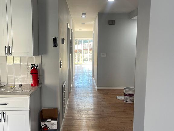 3rd image of 422 Cherry St Floor 1