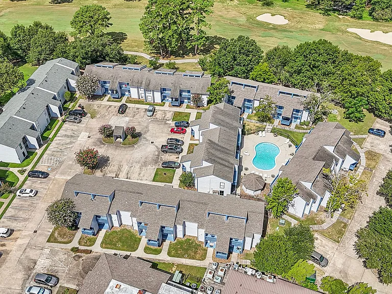 ROOKWOOD GOLF APARTMENTS — Photo 15