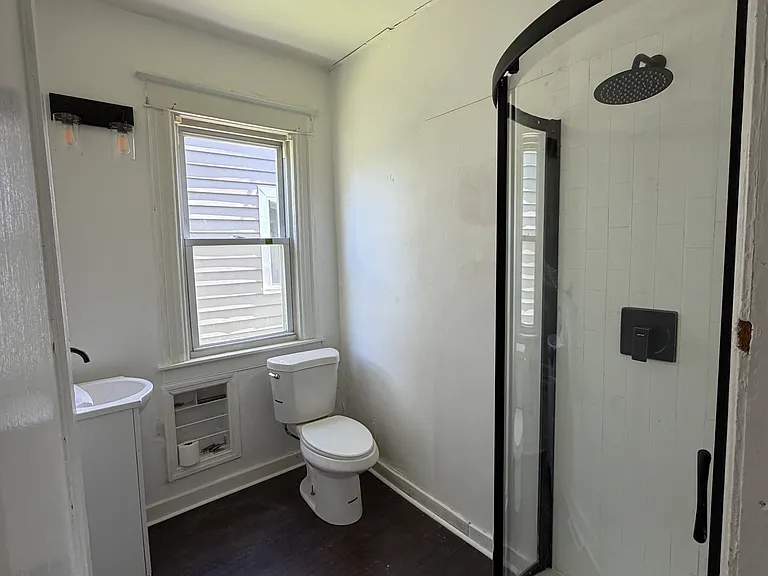 16 Eastman Ter — Photo 7
