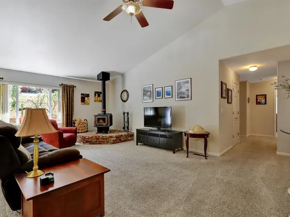 17155 Oscar Dr, Grass Valley, CA 95949