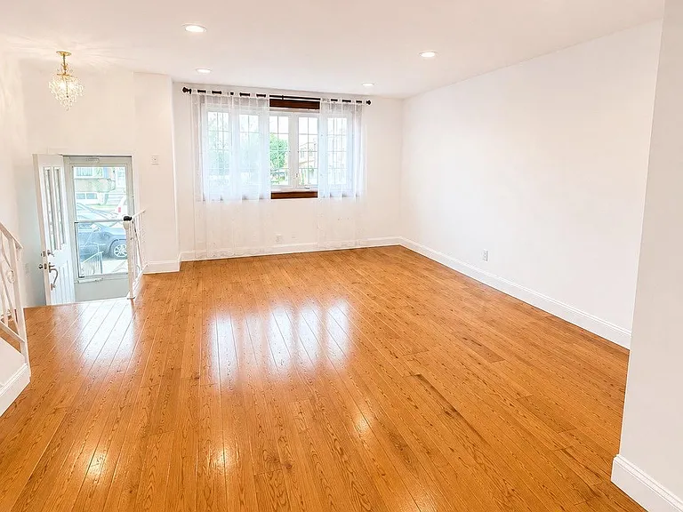 3646 Genesee Dr — Photo 9