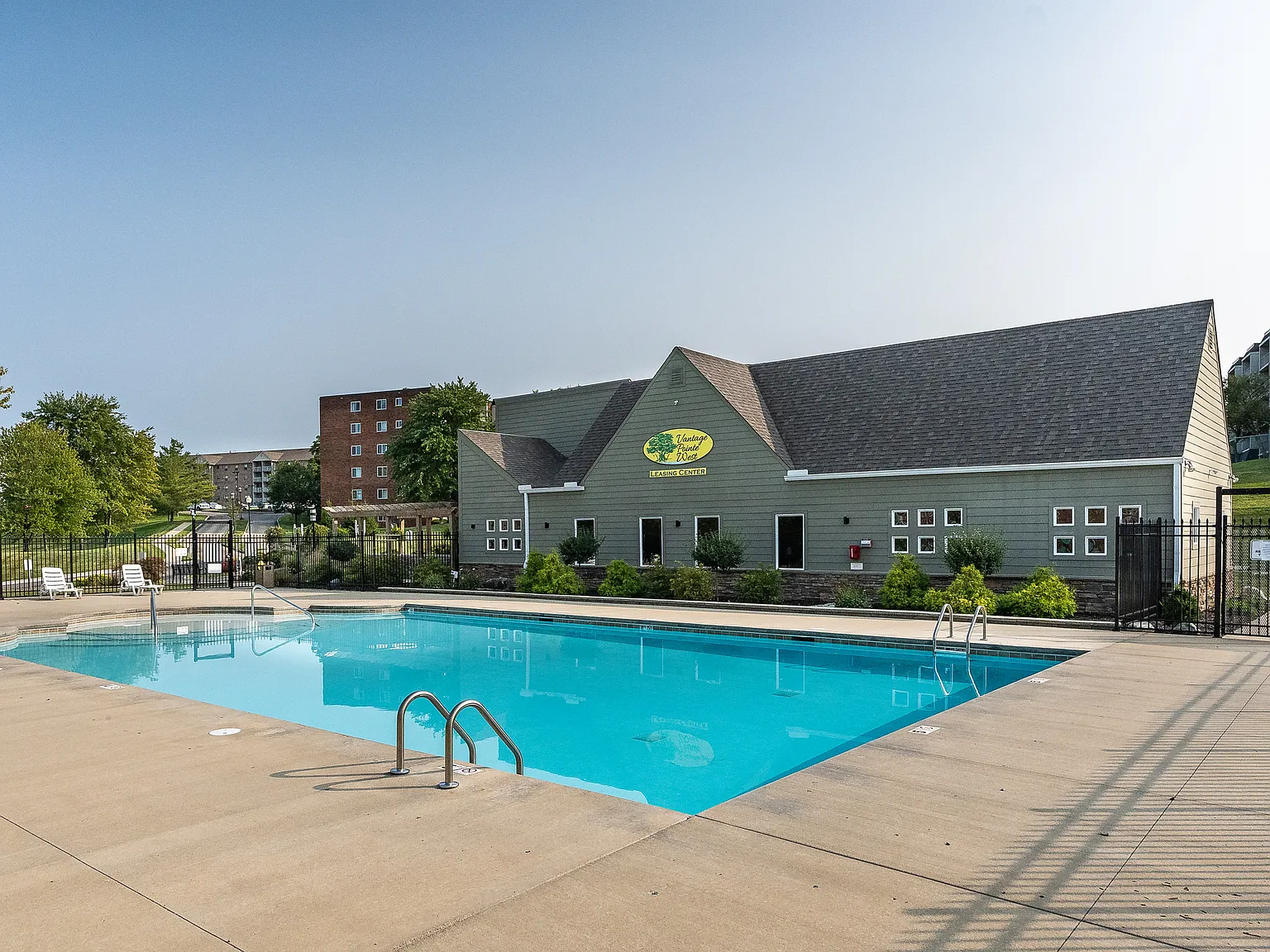Vantage Pointe West Apartment Homes — Photo 1