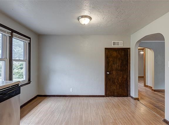 3rd image of 6215 Arcadia Ave