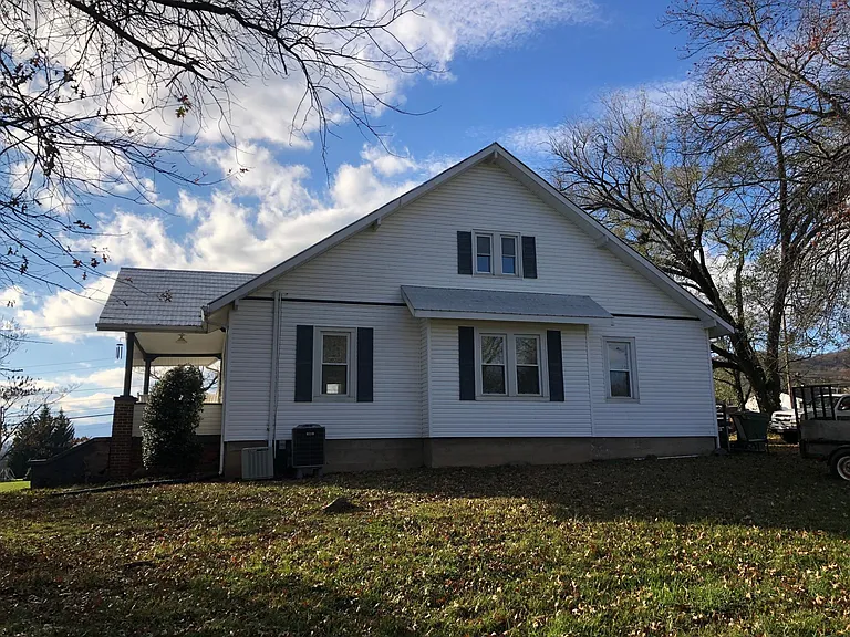 112 N Bruffey St — Photo 3