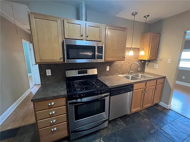 1008 Community St — Photo 6