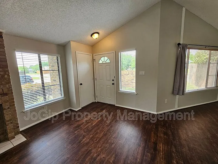 601 Harvest Hill St — Photo 2