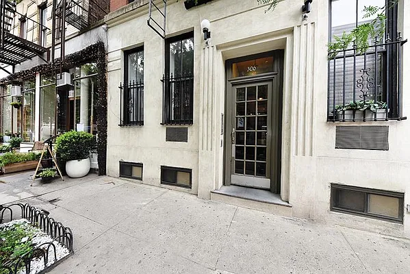 Sold by Buchbinder & Warren | media 9