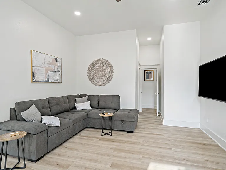 506 E Evergreen St — Photo 16