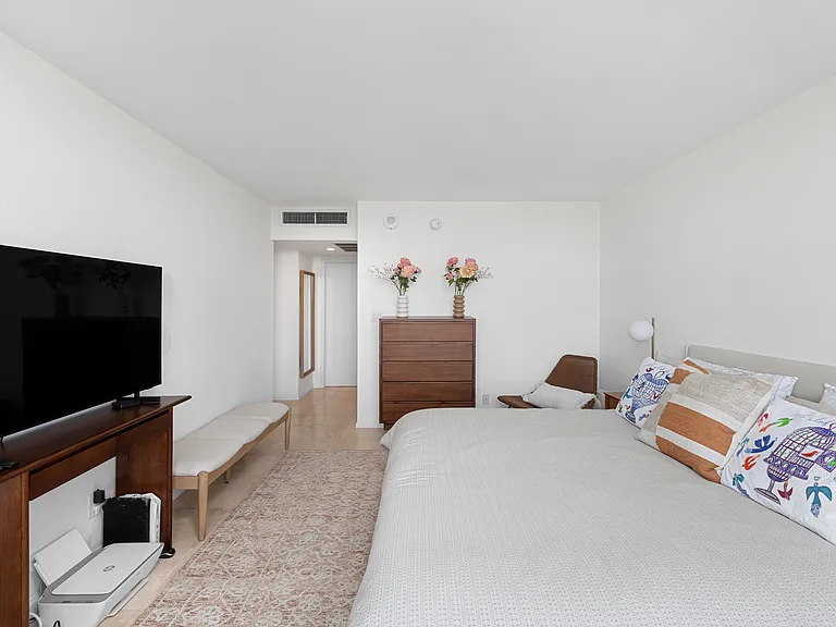 5600 Collins Ave #14R — Photo 18