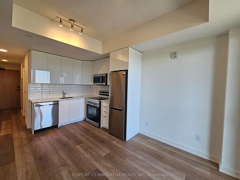33 Erie Ave #702 — Photo 10