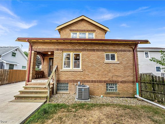 4th image of 18014 Larchwood Ave