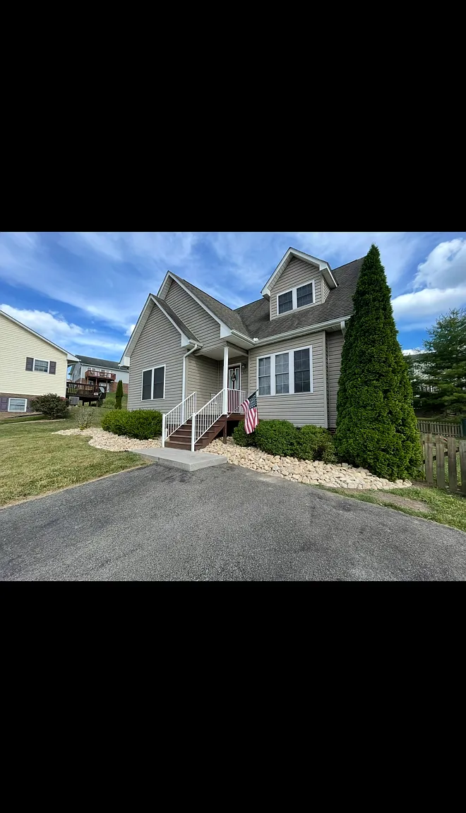 3 bed, 2.5 bath, 1893 sqft, $2,100 — Photo 2