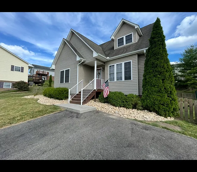 85 Johns Ct — Photo 2