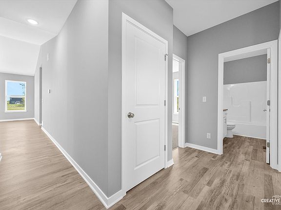 4th image of 336 N Charles St