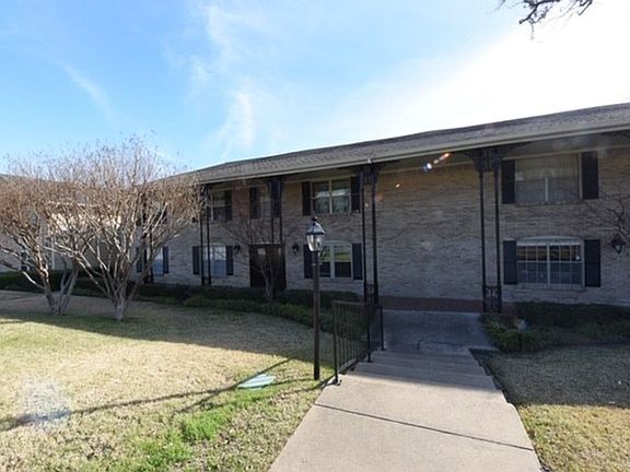 4th image of 7710 Royal Ln #107B