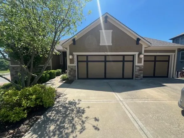 21903 W 57th Ter, Shawnee, KS 66226