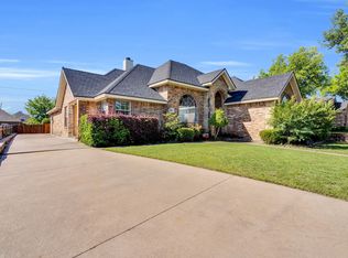 1607 W Westhill Dr, Cleburne, TX 76033