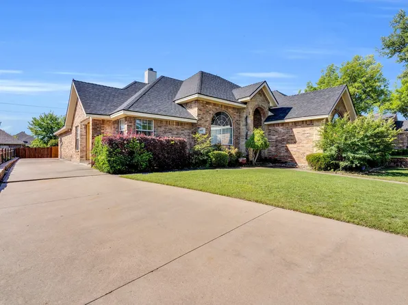 1607 W Westhill Dr, Cleburne, TX 76033