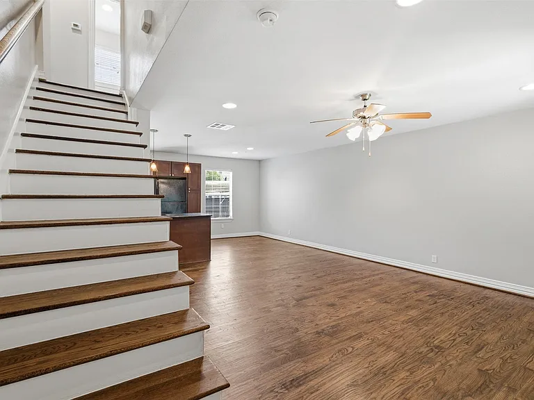 4734A Bradford Dr — Photo 5