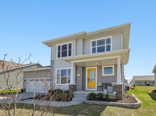 869 Hawthorn Dr, Sun Prairie, WI 53590