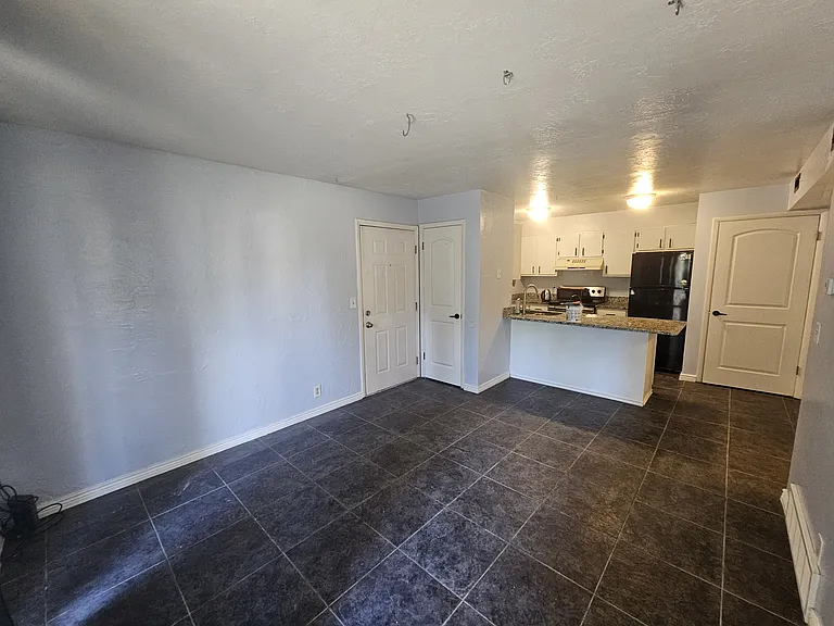 1199 E Waterside Cv #12 — Photo 2