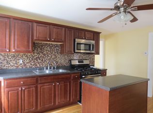 477 Middle St APT 2, Fall River, MA 02724