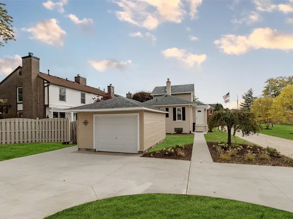 33316 Jefferson Ave, Saint Clair Shores, MI 48082