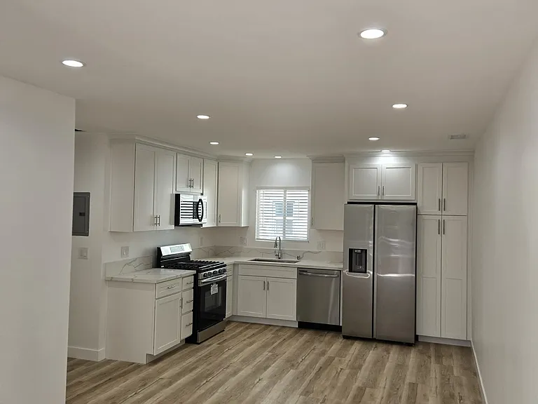 1635 W Summit St #1637 — Photo 9
