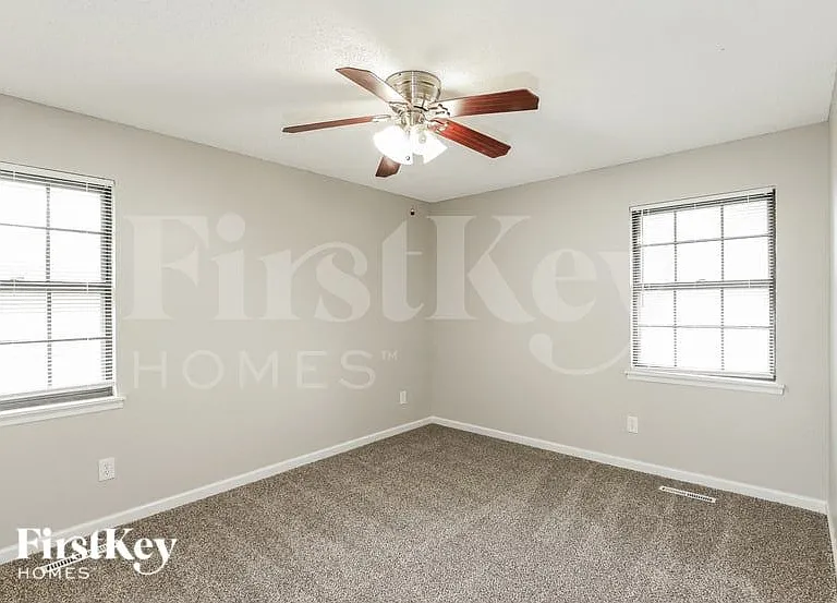 400 SW Oxford Dr — Photo 8