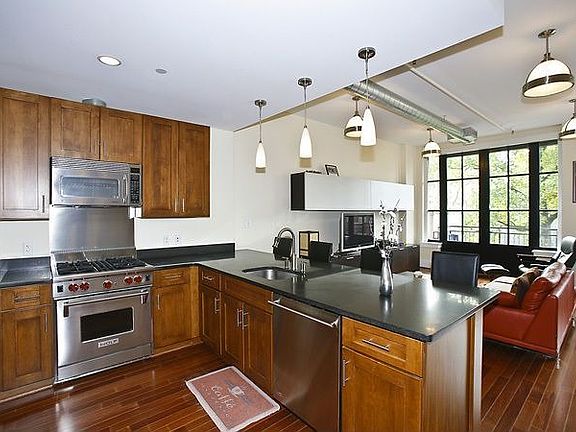 5th image of 1600 Clarendon Blvd #W211