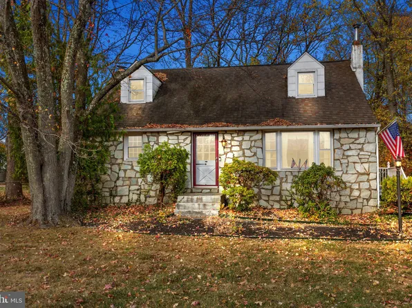 537 W Richardson Ave, Langhorne, PA 19047