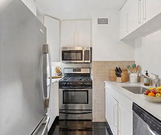 15 Charles St #11H — Photo 5