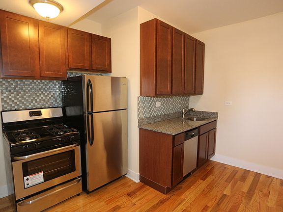 2nd image of 3943 N Janssen Ave #I